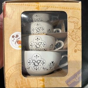 Brand New Disney Parks Mickey Mouse Measuring cup set